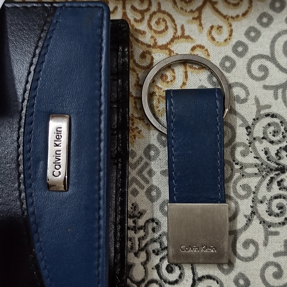 Calvin Klein - Picture 3 of 7